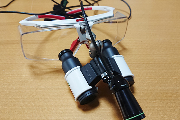 拡大鏡を使用した精密な治療